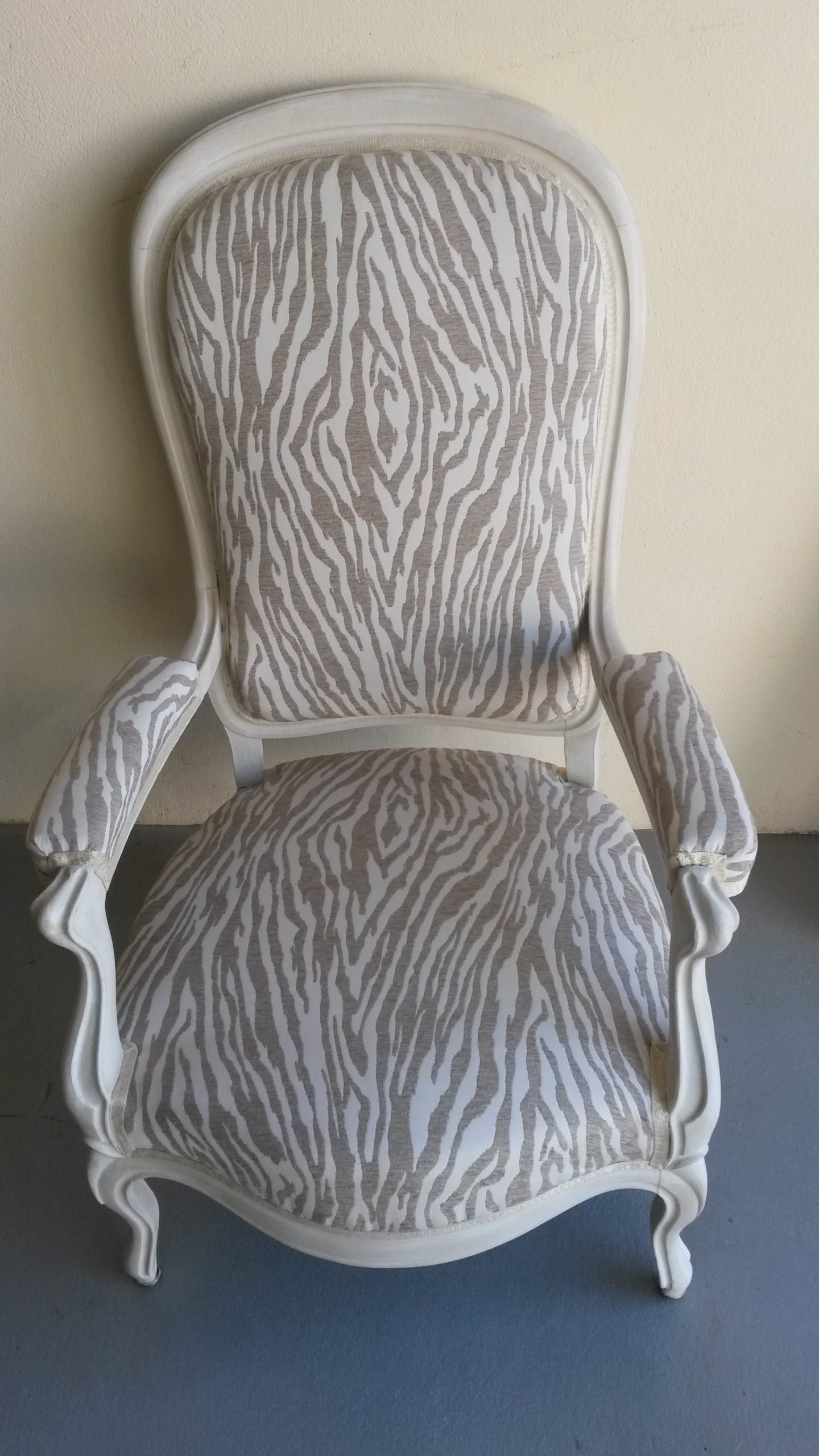 Restauration de la tapisserie d'un fauteuil